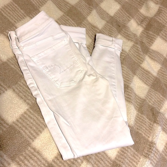 Women’s American Eagle, size 4, Ne(x)t level stretch, white, skinny jeans - Picture 4 of 4